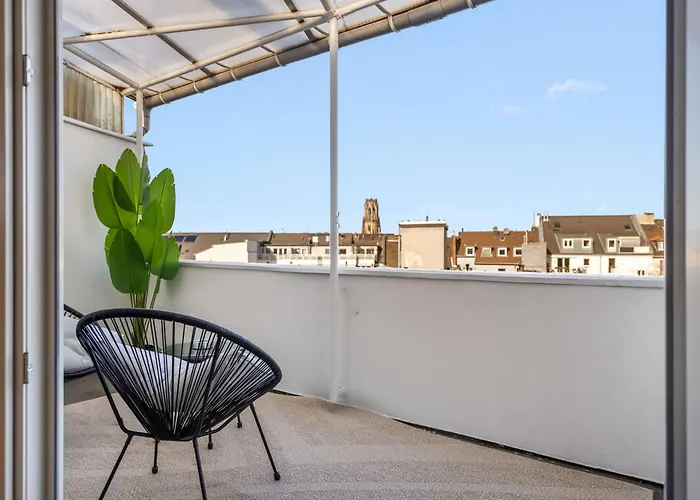 Διαμέρισμα Exclusive Penthouse - Loft With Private Parking Overlooking Cathedral